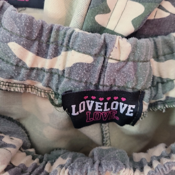 LOVE LOVE LOVE 2PC Short set - Picture 2 of 4